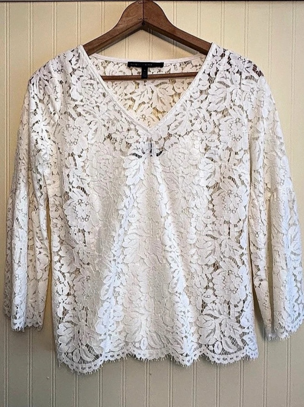 White House Black Market Floral Lace Blouse in White/cream Size Small Like New